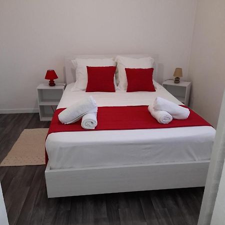 Apartament Chez Lucile Et Gilbert Bouillante Zewnętrze zdjęcie
