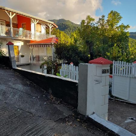Apartament Chez Lucile Et Gilbert Bouillante Zewnętrze zdjęcie