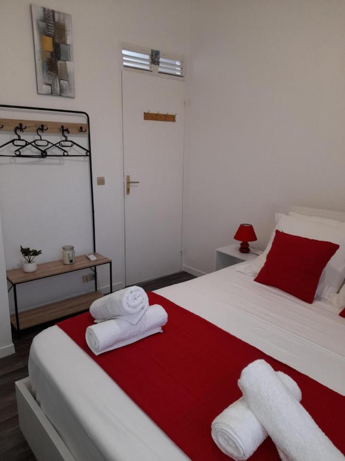 Apartament Chez Lucile Et Gilbert Bouillante Zewnętrze zdjęcie