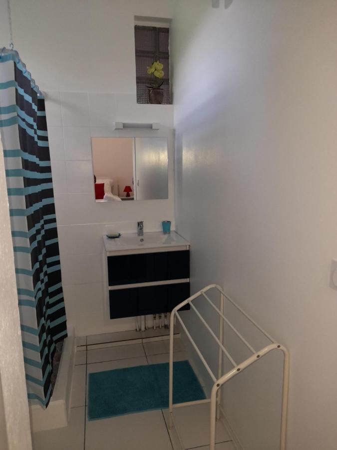 Apartament Chez Lucile Et Gilbert Bouillante Zewnętrze zdjęcie