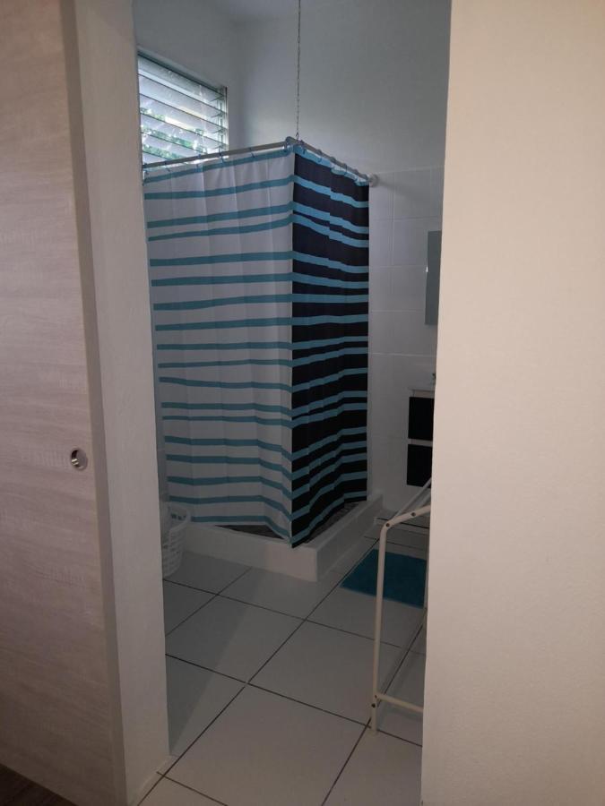 Apartament Chez Lucile Et Gilbert Bouillante Zewnętrze zdjęcie