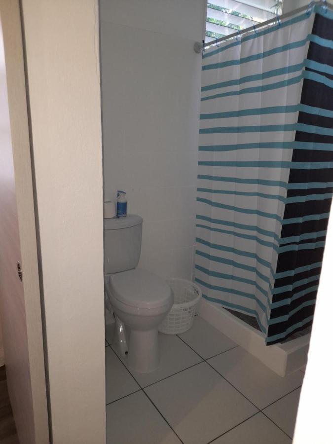 Apartament Chez Lucile Et Gilbert Bouillante Zewnętrze zdjęcie