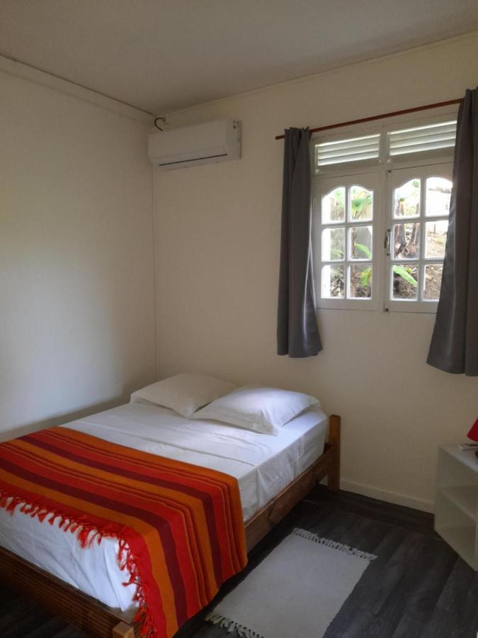 Apartament Chez Lucile Et Gilbert Bouillante Zewnętrze zdjęcie