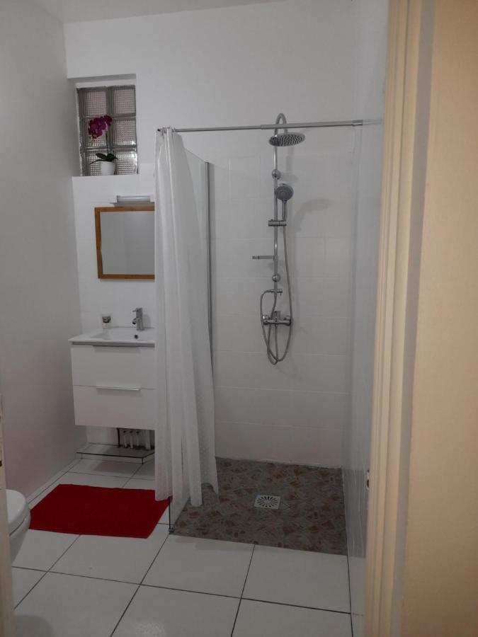 Apartament Chez Lucile Et Gilbert Bouillante Zewnętrze zdjęcie