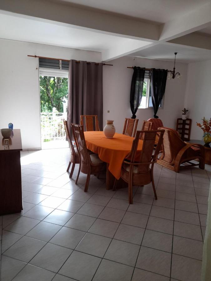 Apartament Chez Lucile Et Gilbert Bouillante Zewnętrze zdjęcie