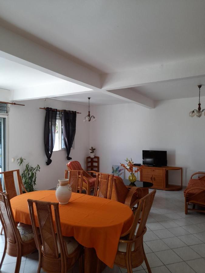 Apartament Chez Lucile Et Gilbert Bouillante Zewnętrze zdjęcie