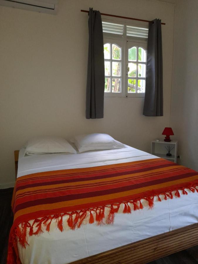 Apartament Chez Lucile Et Gilbert Bouillante Zewnętrze zdjęcie