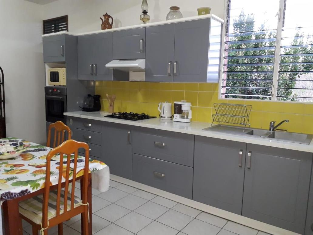 Apartament Chez Lucile Et Gilbert Bouillante Zewnętrze zdjęcie